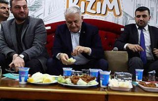 Binali Yıldırım Sıra Gecesi’nde gençlerle buluştu