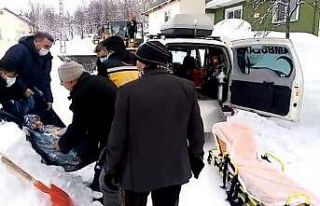 Bir metre karda hayat kurtarma mücadelesi