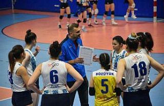 "Bizim Kızlar" İzmit Spor’u 3-2 yendi