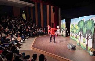 Bodrum’da tiyatrocular, yangından etkilenen çocuklar...