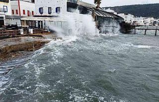 Bodrum’u fırtına vurdu, milyon dolarlık tekneler...