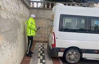 Bolvadin’de servis araçlarına yönelik polis denetimi