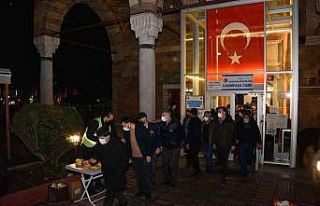 Bozüyük Belediyesi’nden kandil şekeri ikramı