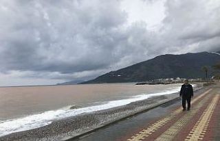 Bozyazı’da deniz kahverengiye döndü