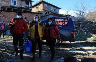 Burdur’da sağlık ekipleri yağmur, çamur demeden...