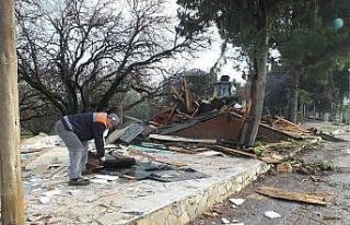 Burhaniye’de sahillerde kötü görüntüye yer...