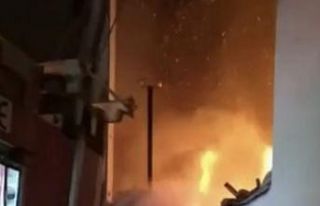 Bursa’da ahşap bina alev alev yandı