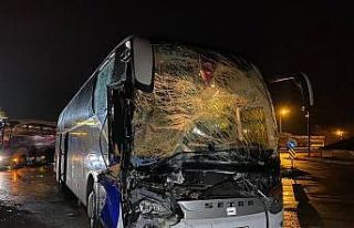 Bursa’da Kamilkoç firmasına ait otobüs tıra...