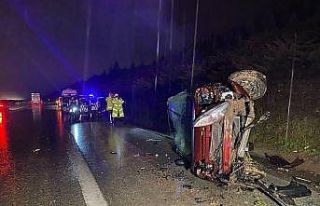 Bursa’da takla atan araçtan fırlayan 4 kişi yaralandı