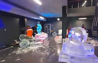 Buz soba ziyaretçilerini ısıtıyor