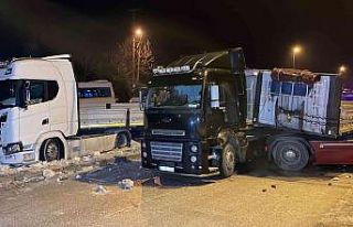 Buzlanma beraberinde kaza getirdi, 25 araç birbirine...