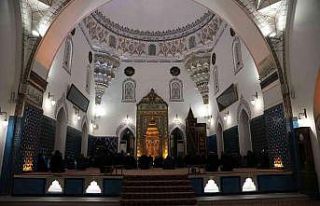 Camilerde kandil coşkusu