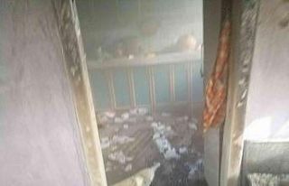 Çatıda çıkan yangın evi kullanılamaz hale getirdi