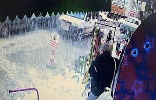 Çatıdan düşen kar kütlesinden tentene korudu,...