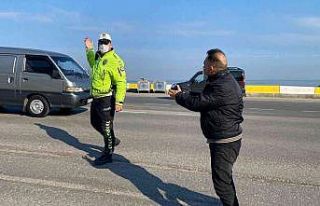 Ceza yememek için cam filmini söktü