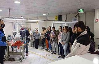 Cizre polisi kadınları bilgilendirip KADES’i tanıttı