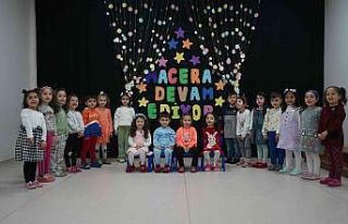 Çocuk kulübünde eğitim gören miniklerin okul...