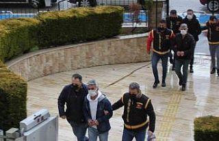 Çocuklarının gözü önünde eski eşi ve ailesine...