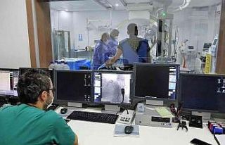 Covid-19 hastasına kalıcı kalp pilli takıldı