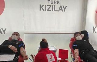 Covid-19’da kan stokları azaldı polisler kan bağışı...