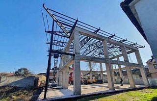 Çukurca İzvat Camii’nin çatı montajı başladı