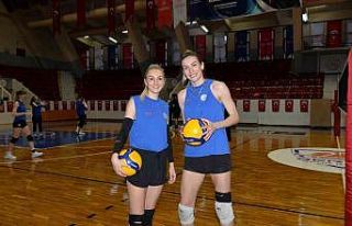 Çukurova Belediyesi Spor Kulübü voleybolcularından...