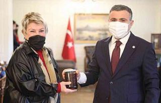 Dağ çileği kooperatifinden Vali Atay’a ziyaret