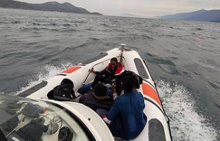 Denize atılan 5 düzensiz göçmen kurtarıldı