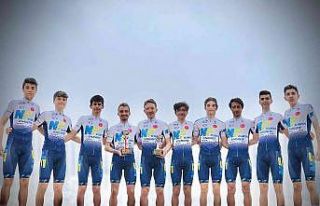 Denizlili bisikletçiler podyum geleneğini sürdürdü