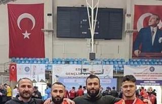 Dereceye giren güreş takımından Başkan Uzun’a...