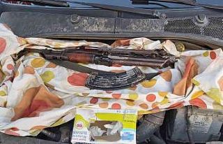 Diyarbakır’da aracın ön kaputunda şarjörü...