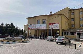 Doktorlar grevde olunca vatandaşlar hastane kapısından...