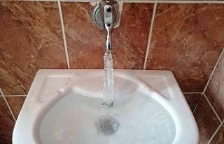 Donmasın diye musluğu açık bıraktı, akan su...