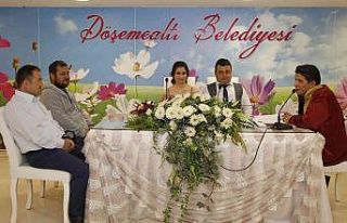 Döşemealtı Nikah Dairesi’nde özel gün yoğunluğu