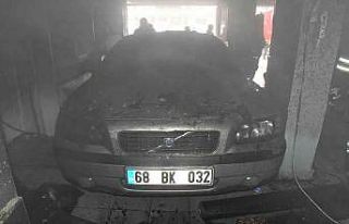 Döşemecide çıkan yangında otomobil yanmaktan...