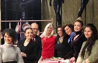 Dünya Kanser Günü’nde tiyatro sahnesinde buluştular