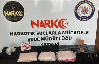 ’Dur’ ihtarına uymayan araçtan 4 kilo uyuşturucu...