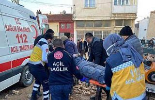 Duvarın altında kalan şahsın durumu ciddiyetini...