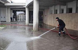 Düzce Belediyesi terminalde temizlik yaptı