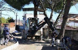 Efeler, öğrenciler için yolu yeniledi