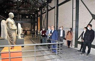 Eğitim-Bir-Sen’liler müze ziyaretinde buluştu