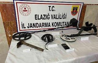 Elazığ’da define arayan bir şahıs, jandarma...