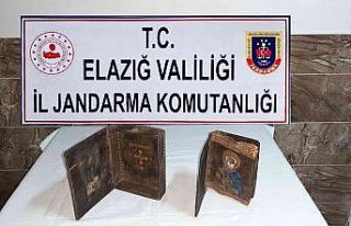 Elazığ’da el yazması İncil ele geçirildi