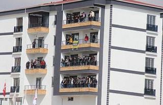 Elazığspor aşkı engel tanımıyor, maçı balkondan...