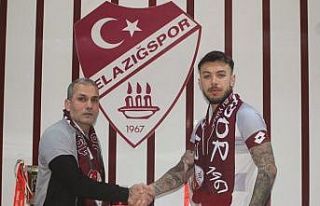 Elazığspor, yeni transferlerine imza töreni düzenledi