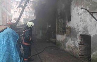 Elektrik kontağından çıkan yangın evi kullanılamaz...