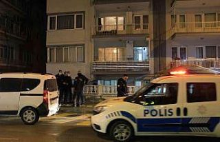 Emekli gazeteci evinde ölü bulundu