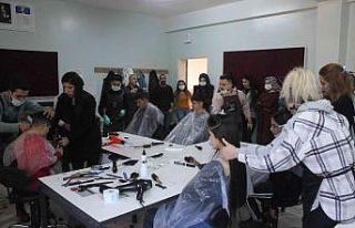 Engelli çocuklar tıraş edildi