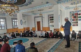 Erciş’te “Gençliğe Değer Ara Dönem Kampı”...