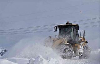 Erzincan’da kar ve tipiden 104 köy yolu ulaşıma...